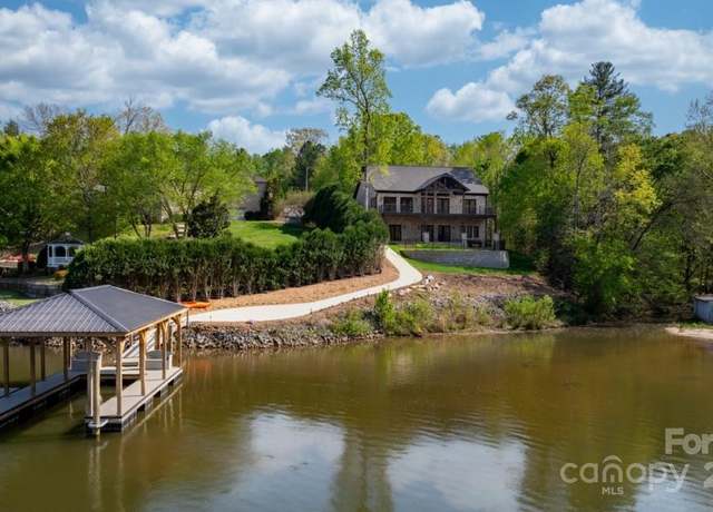 Property at 6233 Riviera Run Estates Dr, Hickory, NC 28601, 4 beds, 4 baths