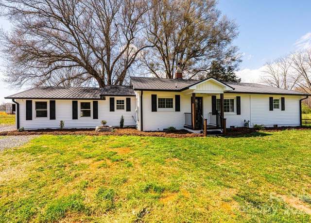 Property at 1993 Moss Farm Rd, Hickory, NC 28602, 4 beds, 2 baths