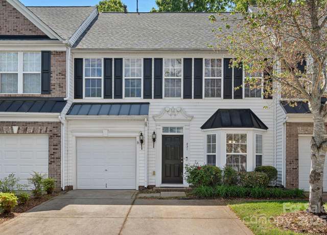 Property at 831 Daly Cir, Fort Mill, SC 29715, 3 beds, 2.5 baths