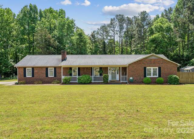 Property at 1753 Elmwood Dr, Rock Hill, SC 29730, 3 beds, 2 baths