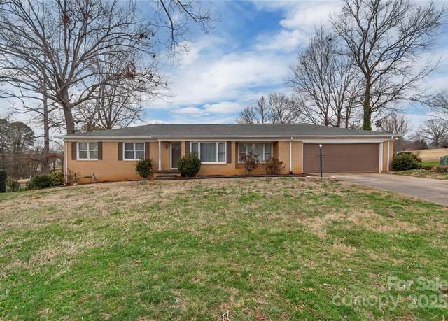 Property at 107 Pinelake Dr, Kings Mountain, NC 28086, 3 beds, 2.5 baths
