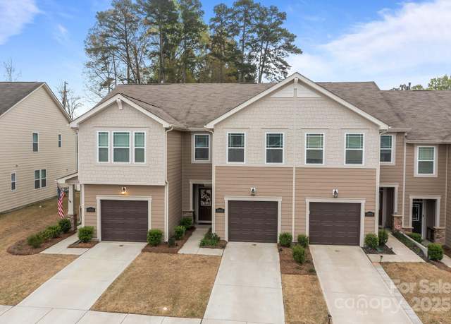 Property at 16038 Red Buckeye Ln, Huntersville, NC 28078, 3 beds, 2.5 baths