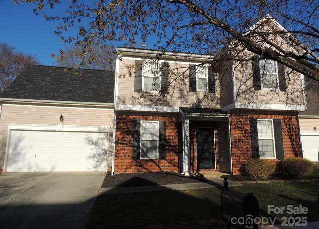 Property at 7814 Rolling Meadows Ln, Huntersville, NC 28078, 4 beds, 2.5 baths