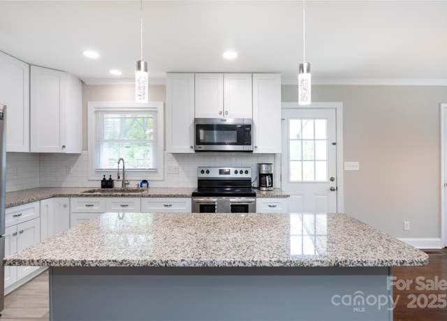 Property at 2408 Dora Dr, Charlotte, NC 28215, 3 beds, 2 baths