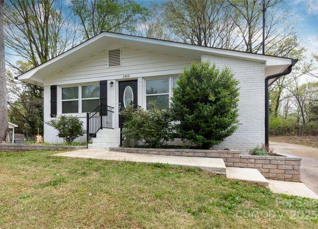Property at 2408 Dora Dr, Charlotte, NC 28215, 3 beds, 2 baths