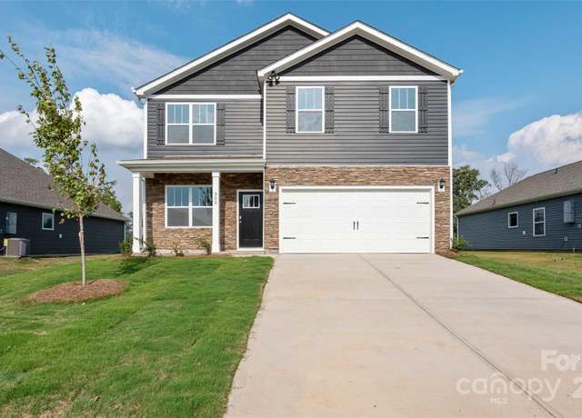 Property at 568 Country Oak Dr, Asheville, NC 28804, 4 beds, 2.5 baths