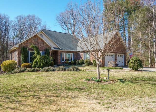 Property at 141 Spring St, Hudson, NC 28638, 3 beds, 2.5 baths