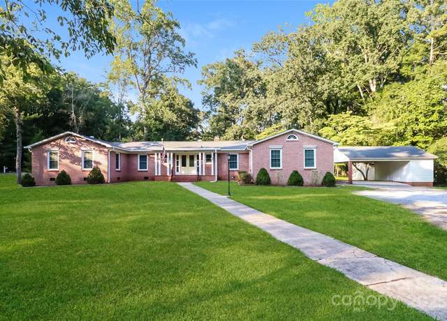 Property at 401 Lakeview Dr, York, SC 29745, 3 beds, 2 baths