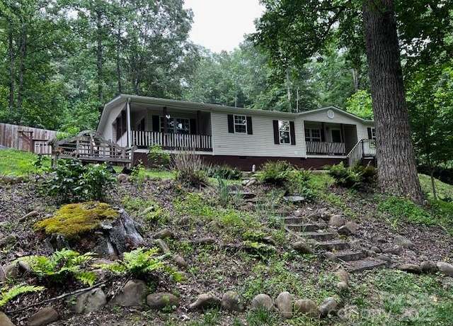 Property at 70 Pastoral Way, Hendersonville, NC 28739, 3 beds, 2 baths
