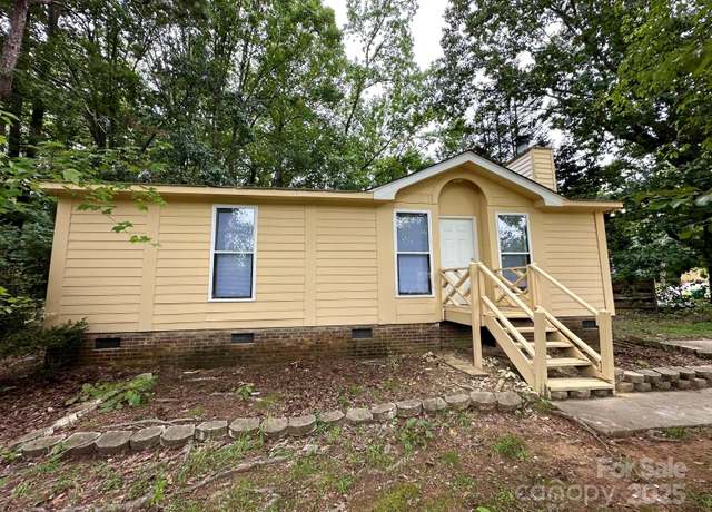 Property at 8131 Strawberry Point Dr, Charlotte, NC 28215, 3 beds, 2 baths