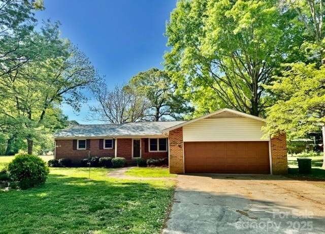 Property at 127 Edgeway Rd, Mooresville, NC 28117, 4 beds, 2 baths