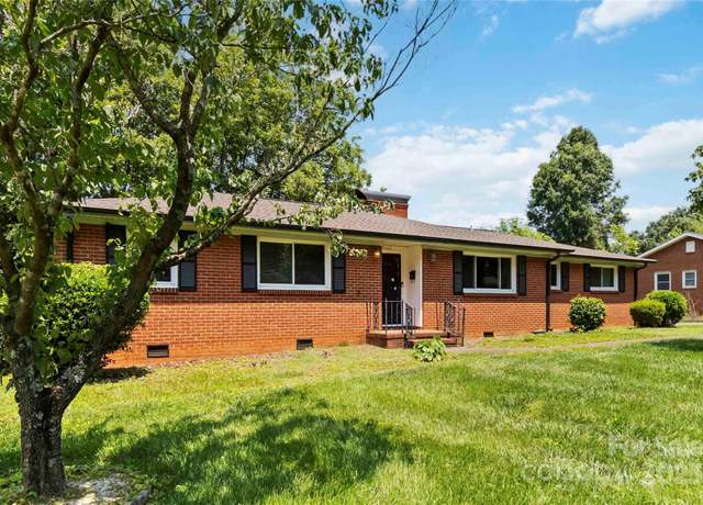 Property at 5111 Tewkesbury Rd, Charlotte, NC 28269, 3 beds, 2 baths
