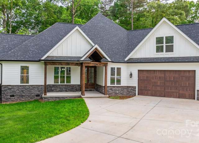 Property at 3732 Whitney Dr NE, Hickory, NC 28601, 4 beds, 3.5 baths