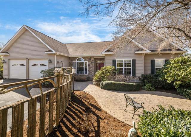 Property at 585 Rickel Dr, Hendersonville, NC 28739, 3 beds, 2 baths