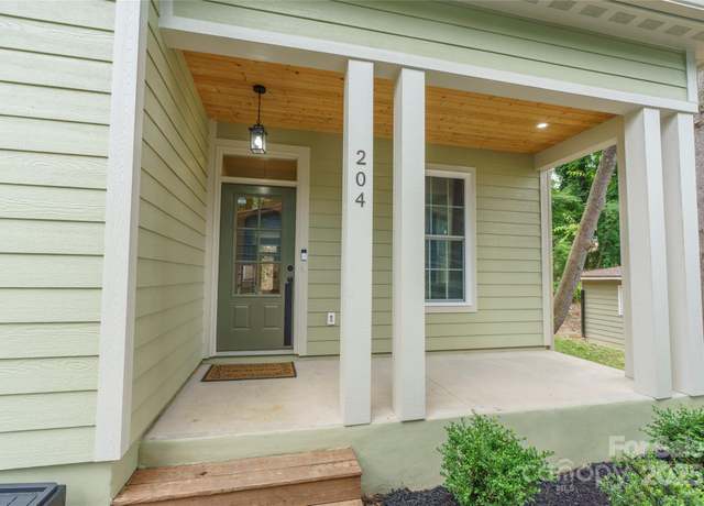 Property at 204 Maple Ave, Marion, NC 28752, 3 beds, 2.5 baths