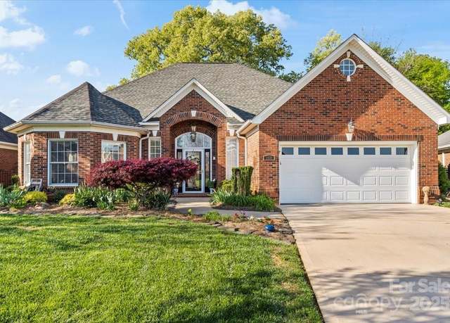 Property at 1511 Elkhart Cir, Gastonia, NC 28054, 3 beds, 2.5 baths