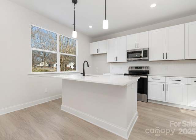 Property at 6331 Carver Blvd, Charlotte, NC 28269, 3 beds, 2.5 baths