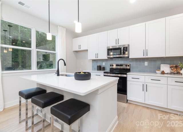 Property at 6331 Carver Blvd, Charlotte, NC 28269, 3 beds, 2.5 baths