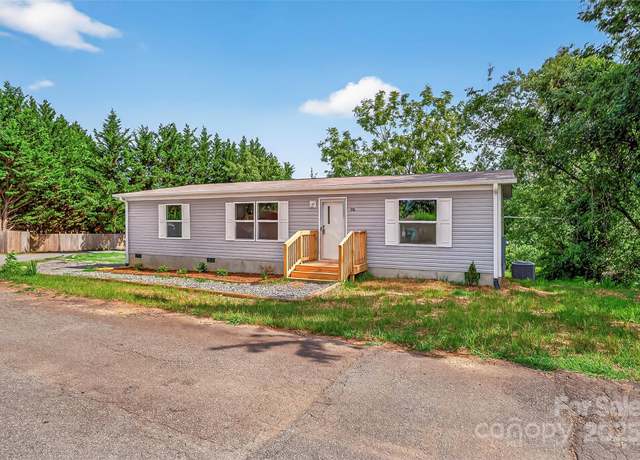 Property at 136 Weiss Rd, Asheville, NC 28806, 3 beds, 2 baths