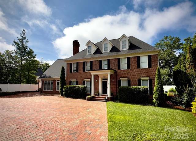 Property at 1009 13th Avenue Pl NW #19, Hickory, NC 28601, 4 beds, 3.5 baths