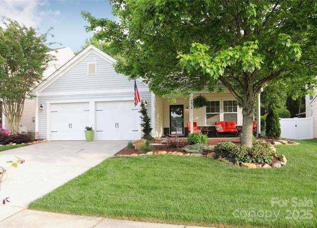 Property at 9814 Fernspray Rd, Charlotte, NC 28215, 3 beds, 2 baths