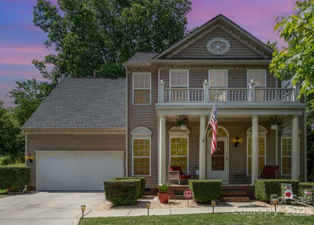 Property at 812 Thornapple Ct, Lake Wylie, SC 29710, 3 beds, 2.5 baths