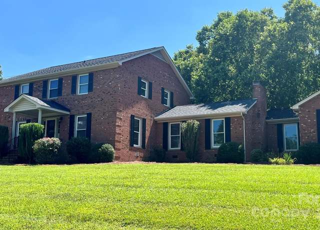 Property at 1202 Pineview St, Albemarle, NC 28001, 3 beds, 2.5 baths
