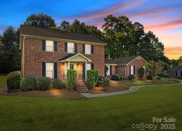 Property at 1202 Pineview St, Albemarle, NC 28001, 3 beds, 2.5 baths