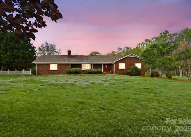 Property at 173 Chestnut Grove Rd, Statesville, NC 28625, 3 beds, 2.5 baths