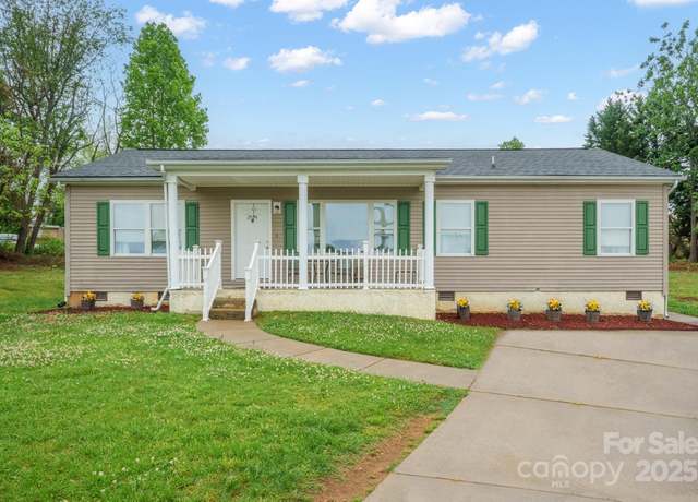 Property at 2324 7th Ave NW, Hickory, NC 28601, 3 beds, 2 baths