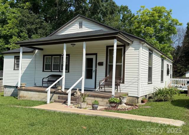 Property at 714 E Dunlap St, Lancaster, SC 29720, 4 beds, 2 baths