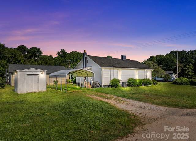 Property at 1052 E 22nd St, Kannapolis, NC 28083, 2 beds, 1 bath
