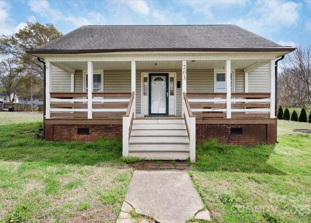 Property at 203 Jackson St, Fort Mill, SC 29715, 3 beds, 2 baths