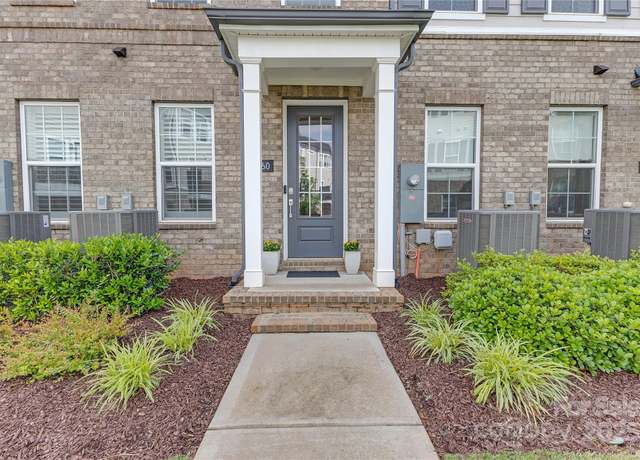 Property at 5060 Harrowsmith Ln, Charlotte, NC 28204, 3 beds, 4 baths