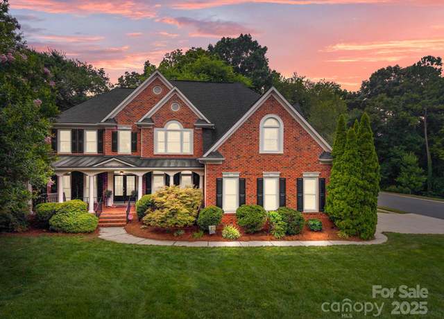 Property at 6323 Woodleigh Oaks Dr, Charlotte, NC 28226, 5 beds, 4 baths