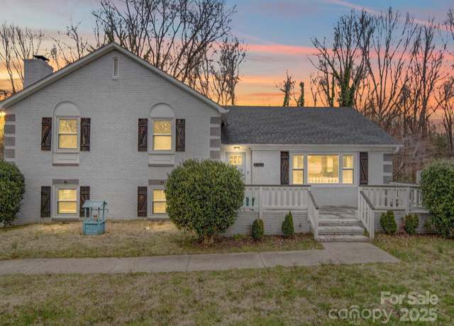 Property at 5743 Cherrycrest Ln, Charlotte, NC 28217, 4 beds, 3 baths