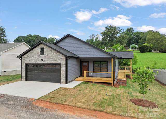 Property at 141 Peyton Elaine Rd, Clyde, NC 28721, 3 beds, 2 baths