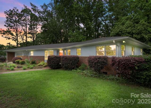 Property at 2666 Providence Dr, Gastonia, NC 28052, 3 beds, 2.5 baths