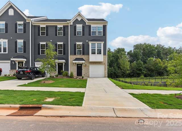 Property at 3222 Beeler Ln, Charlotte, NC 28208, 3 beds, 2.5 baths