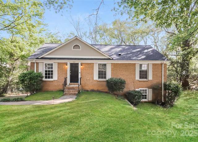 Property at 6001 Plaza Ln, Charlotte, NC 28215, 3 beds, 2.5 baths