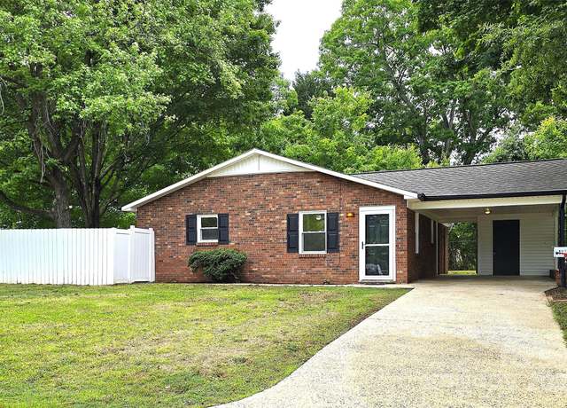 Property at 11 N 10th Ave, Maiden, NC 28650, 3 beds, 1 bath