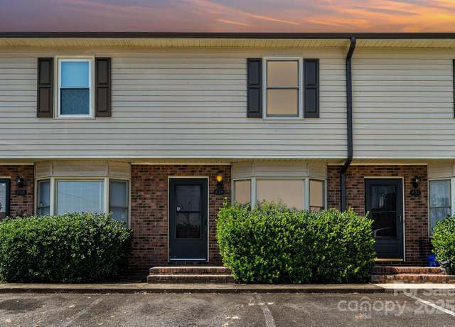 Property at 434 Stoneycreek Ln, Rock Hill, SC 29730, 2 beds, 1.5 baths