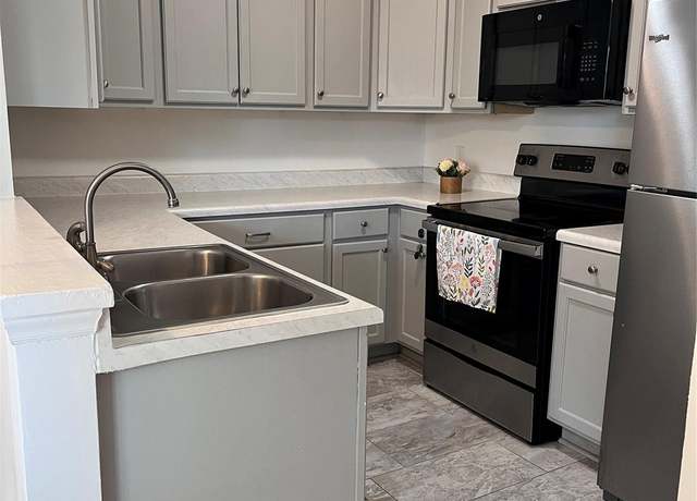 Property at 4900 Spring Lake Dr Unit D, Charlotte, NC 28212, 2 beds, 2 baths