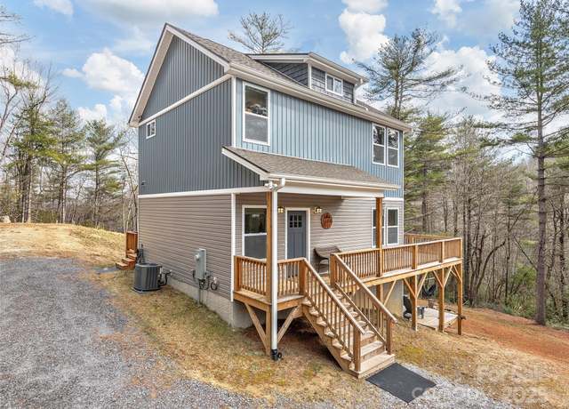 Property at 46 Old Chestnut Ln, Hendersonville, NC 28739, 3 beds, 2.5 baths