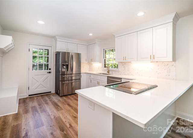 Property at 17700 Mckee Rd, Charlotte, NC 28278, 3 beds, 2 baths