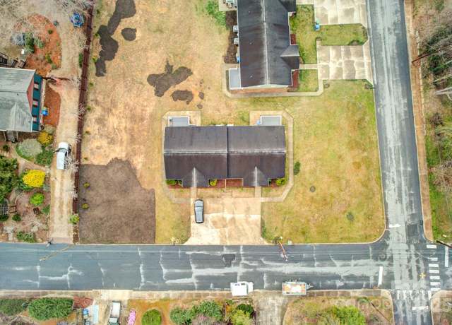 Property at 624 1st Ave W, Hendersonville, NC 28739
