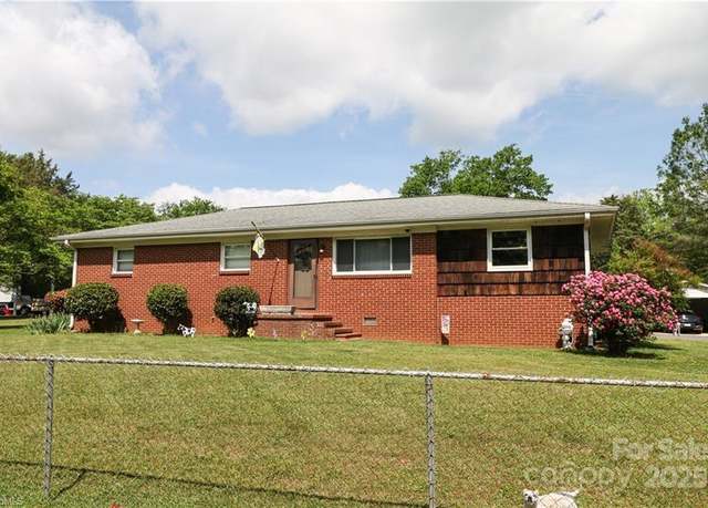 Property at 562 Cedar Dr, Lexington, NC 27292, 3 beds, 1 bath