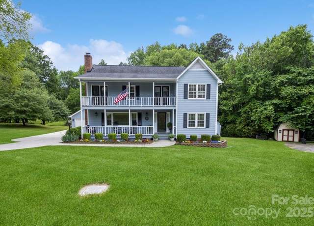 Property at 16612 Grapperhall Dr, Huntersville, NC 28078, 4 beds, 3 baths