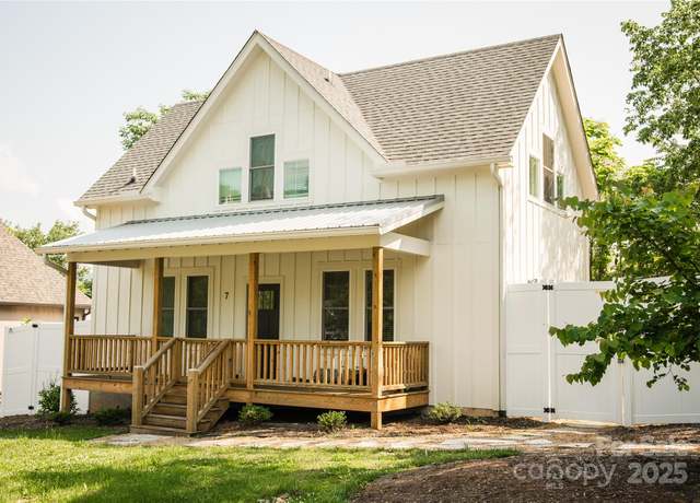Property at 7 Mountain View Ave, Black Mountain, NC 28711, 3 beds, 2 baths
