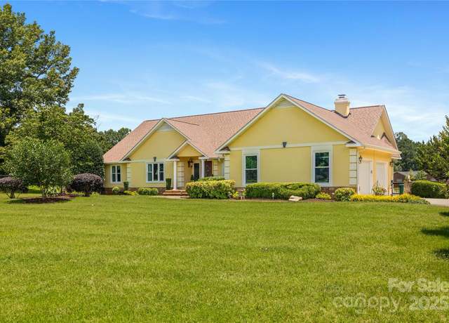 Property at 205 Harwell Rd, Mooresville, NC 28117, 4 beds, 5 baths